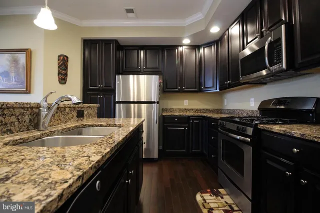 $2,600 | 7332 Brunson Circle, Gainesville, VA 20155