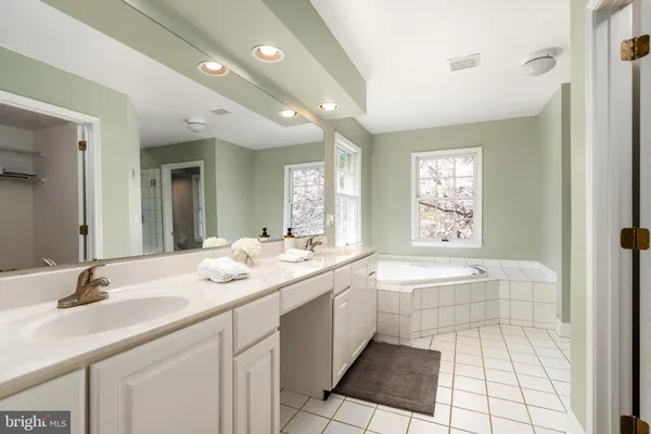 $1,695,000 | 4 North Longfellow Drive, Princeton Junction, NJ 08550