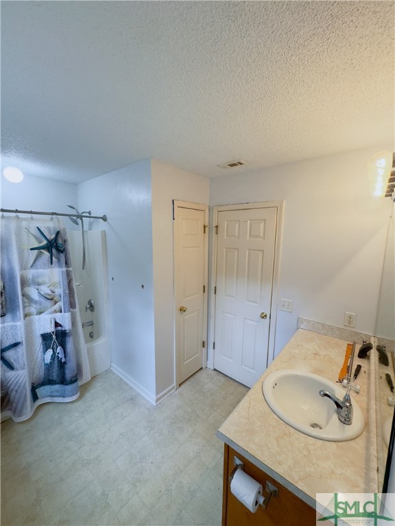 24 Mickey Court Rincon, GA 31326 - Photo 6 of 15 Main Bathroom