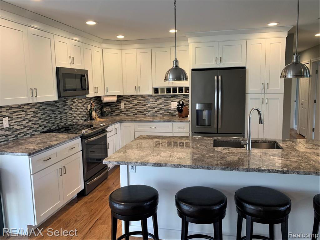 18580 Tipsico Lake Road Fenton, MI 48430 - Photo 6 of 31