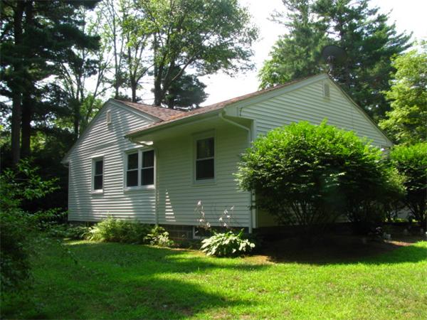 584 Ryan Road Northampton, MA 01062 - Photo 4 of 29 a front view of a house with garden