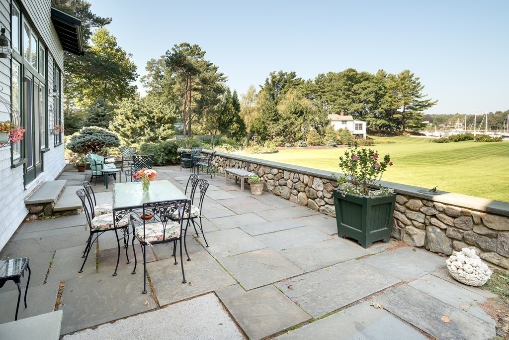 39 Proctor Street Manchester, MA 01944 - Photo 5 of 25 Gallery Image 5