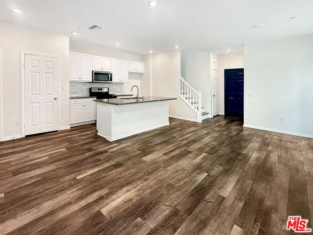 $3,595 | 27607 Sawtooth Lane, Canyon Country, CA 91387