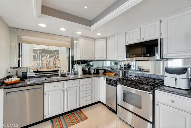 $1,495,000 | 1230 East Ocean Boulevard, Unit 201, Long Beach, CA 90802