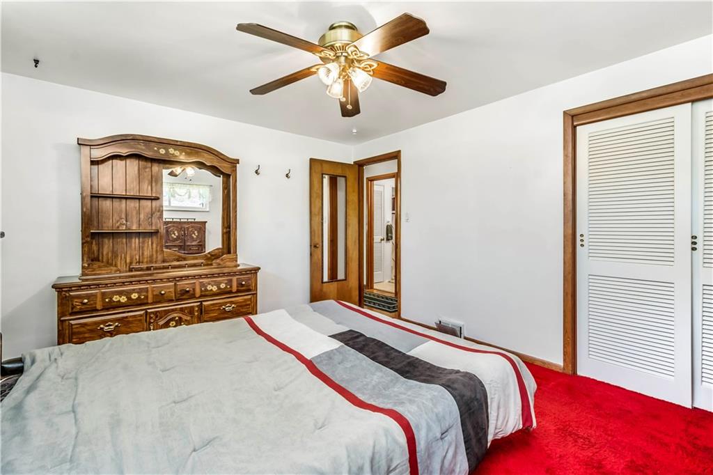 41 Flora Road Pittsburgh, PA 15227 - Photo 12 of 25 The owner's room features a wide closet and ceiling fan.