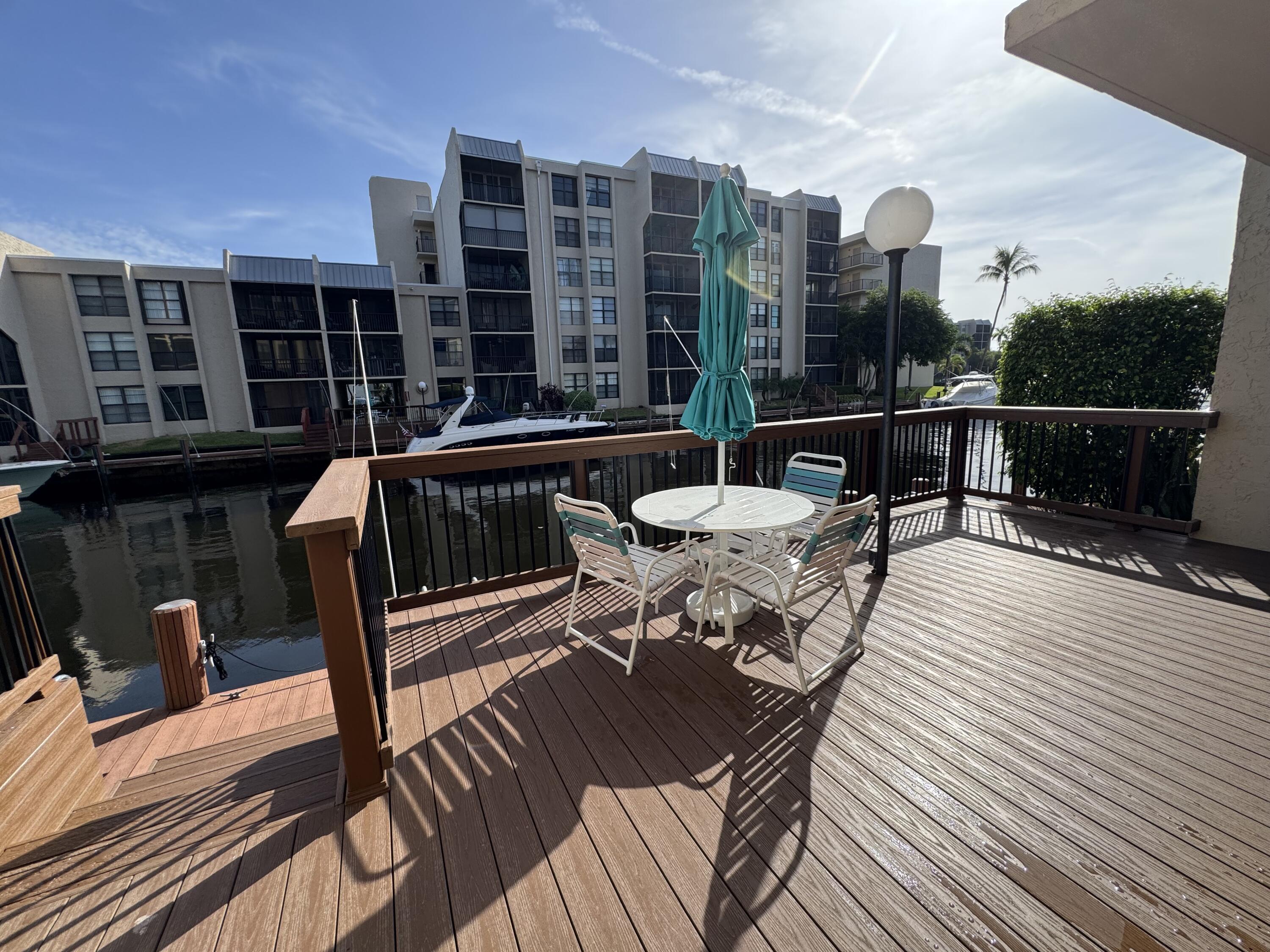 12 Royal Palm Way, Unit 2050 Boca Raton, FL 33432 - Photo 20 of 27 Sitting Area
