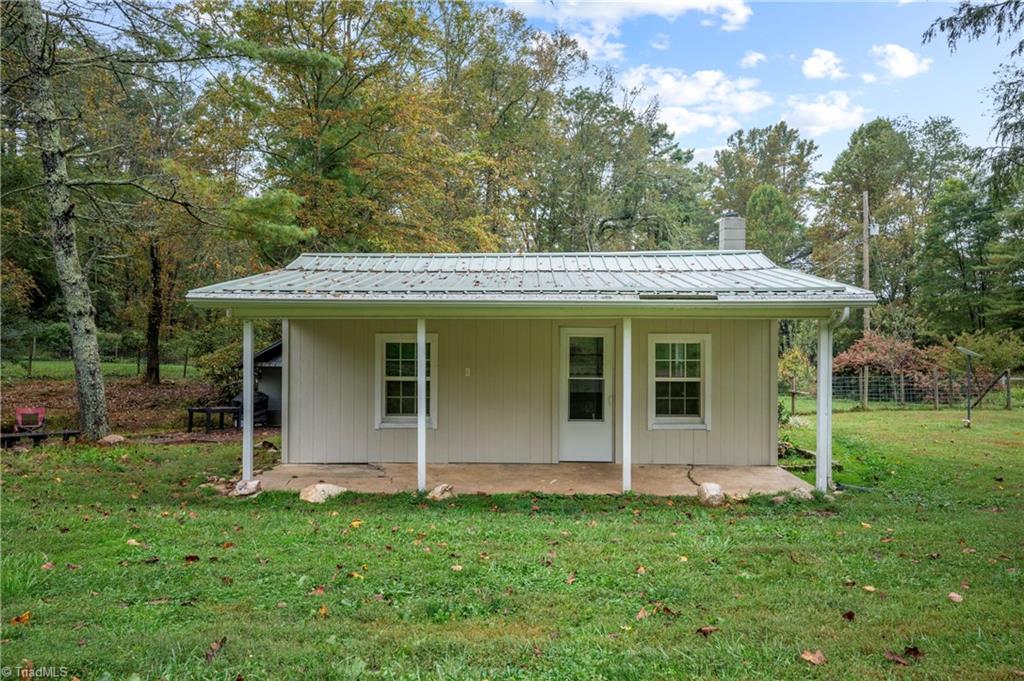 487 Dry Twig Road Laurel Fork, VA 24352 - Photo 2 of 39