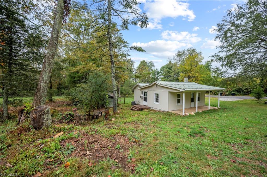 487 Dry Twig Road Laurel Fork, VA 24352 - Photo 4 of 39