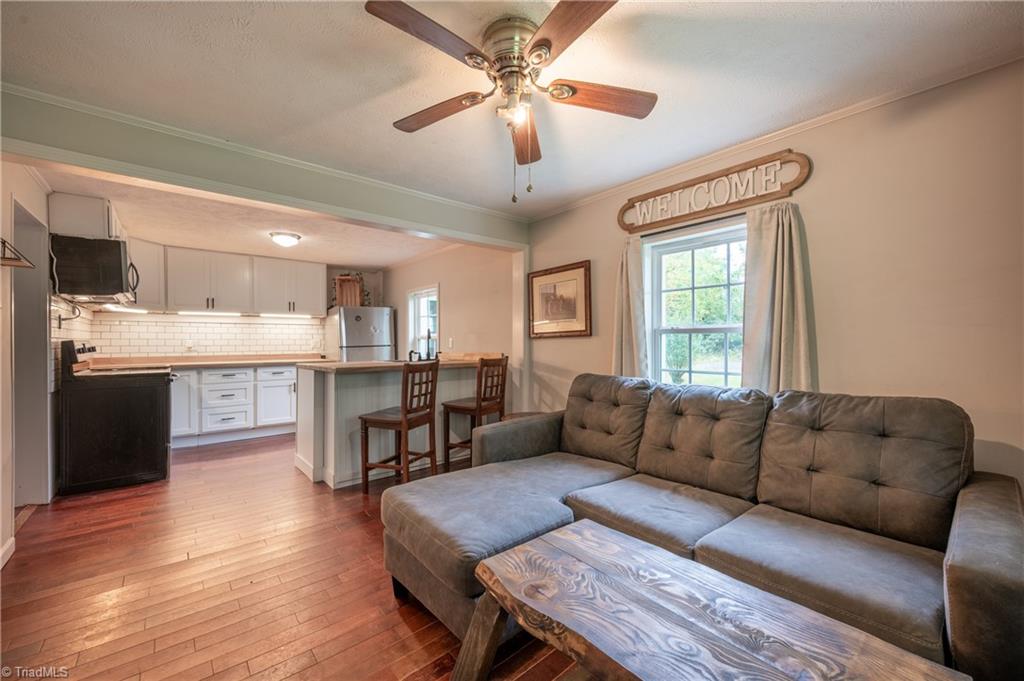 487 Dry Twig Road Laurel Fork, VA 24352 - Photo 8 of 39