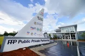 a view of a back yard