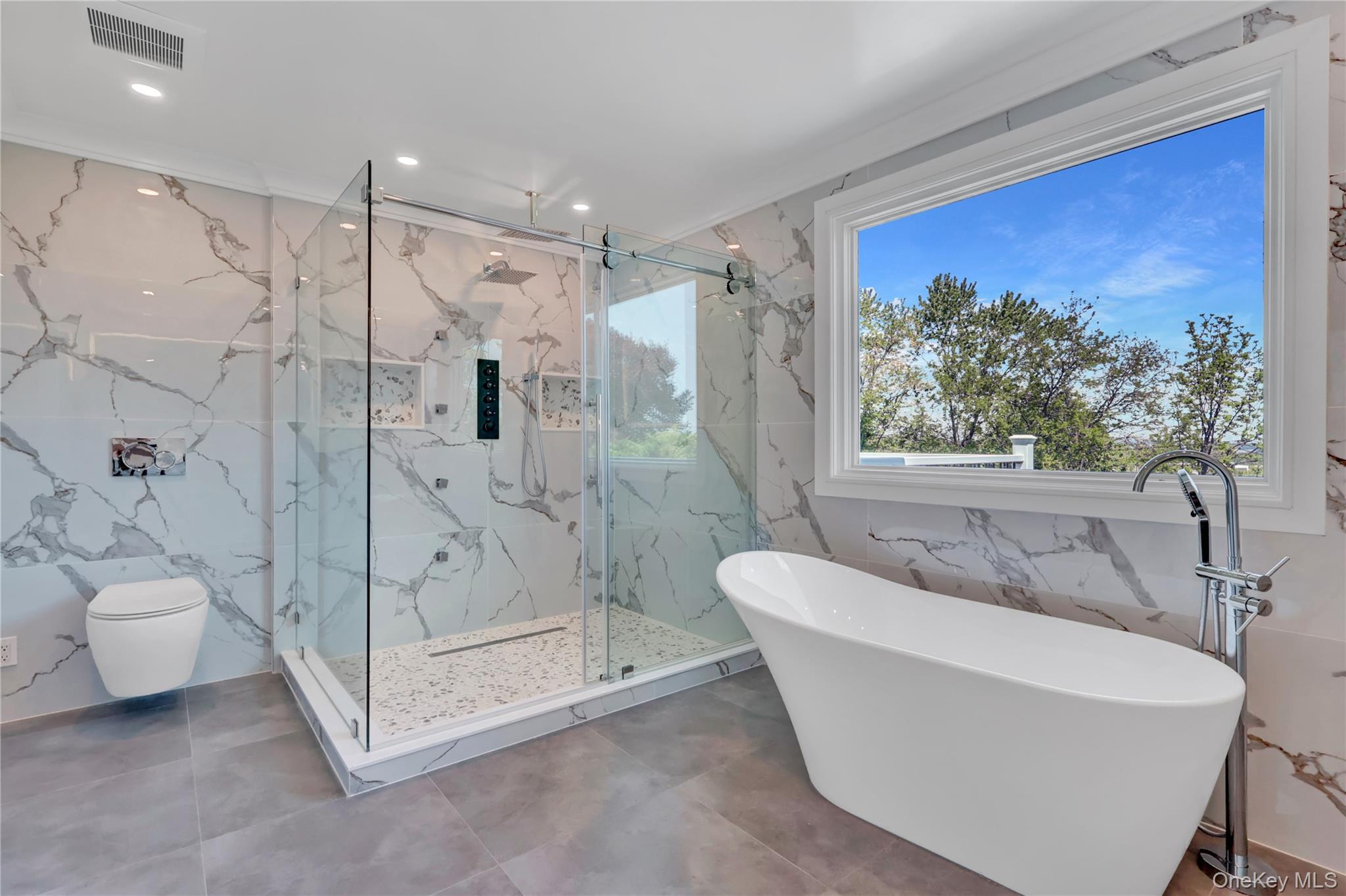 52 Woodland Road Roslyn, NY 11576 - Photo 30 of 50 Primary Bathroom