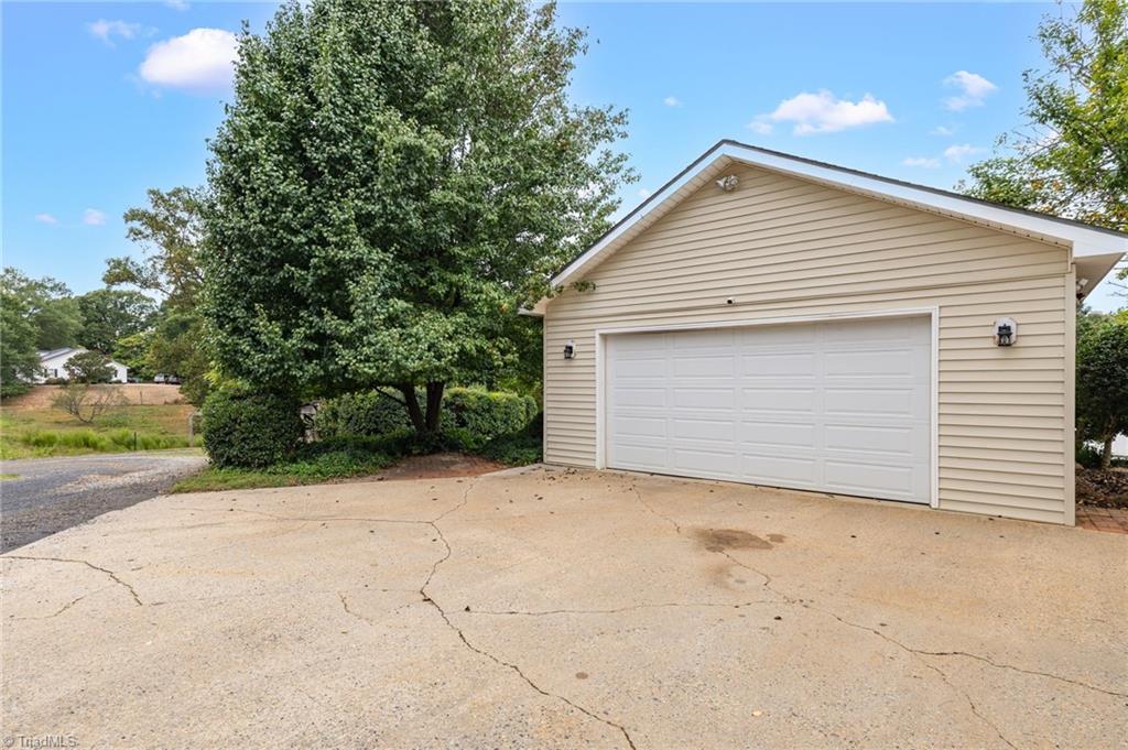2190 Lindsey Bridge Road Madison, NC 27025 - Photo 35 of 50 Gallery Image 35