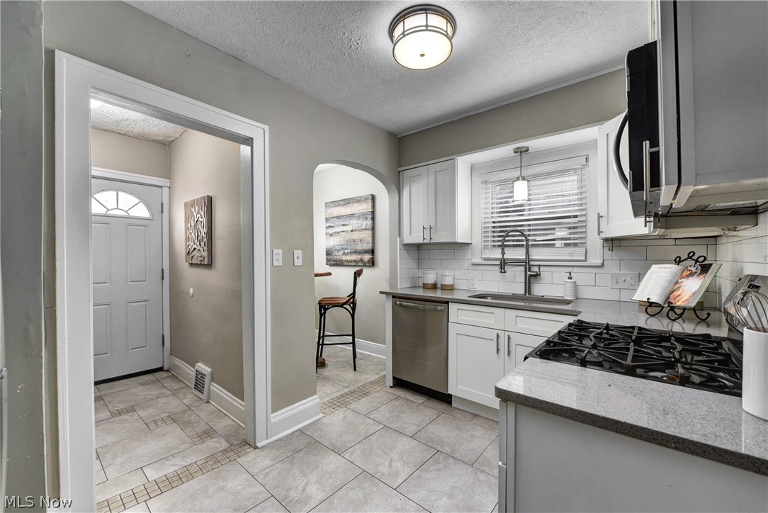 3372 Silsby Road Cleveland, OH 44118 - Photo 9 of 28 Gallery Image 9