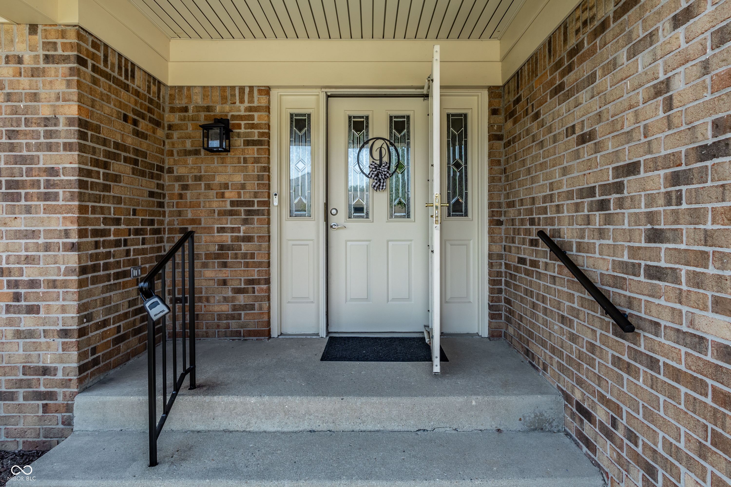 12272 Charing Cross Road Carmel, IN 46033 - Photo 3 of 34 Gallery Image 3