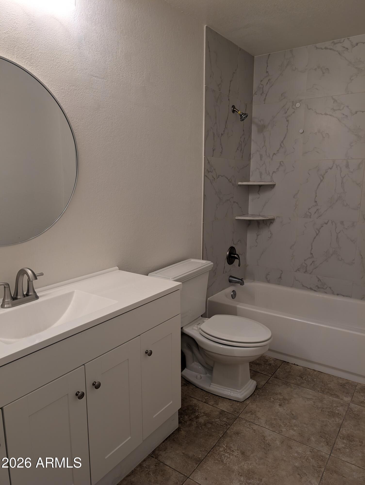 540 North May, Unit 1101 Mesa, AZ 85201 - Photo 15 of 15 Shower with tub