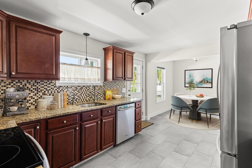 33 White Street Raynham, MA 02767 - Photo 4 of 23
