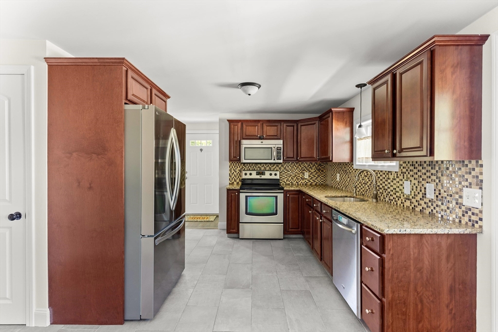 33 White Street Raynham, MA 02767 - Photo 5 of 23