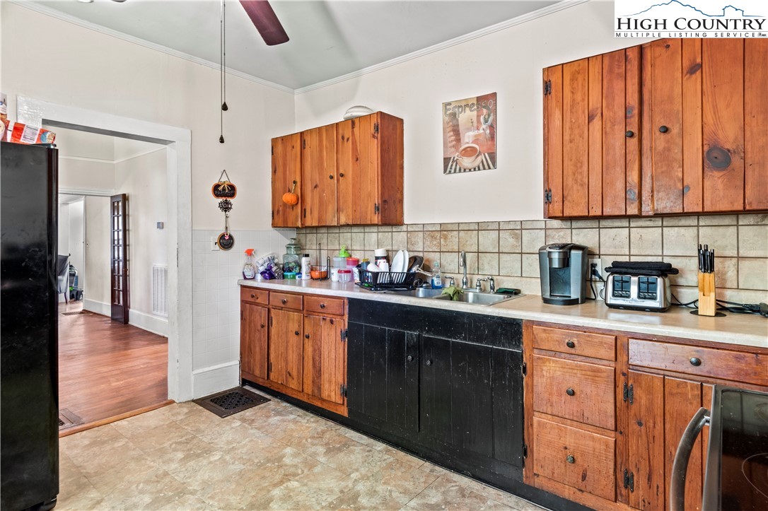 289 North Bridge Street Elkin, NC 28621 - Photo 12 of 29