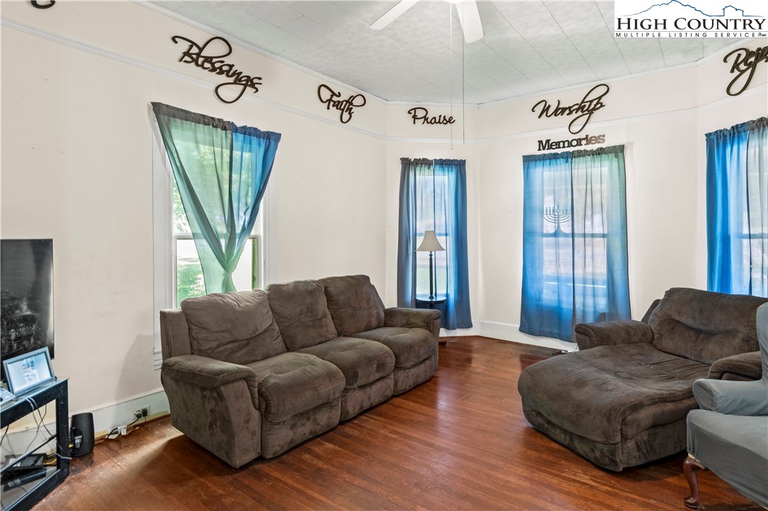 289 North Bridge Street Elkin, NC 28621 - Photo 7 of 29