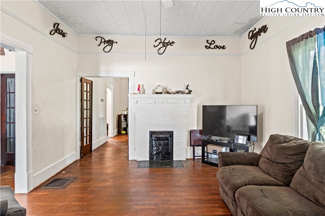 289 North Bridge Street Elkin, NC 28621 - Photo 8 of 29