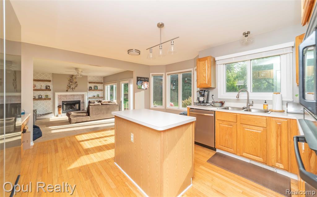 3830 Kossuth Road Lake Orion, MI 48360 - Photo 7 of 27