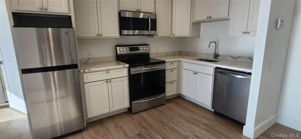 $3,650 | 49 North Central Avenue, Unit 505, Valley Stream, NY 11580