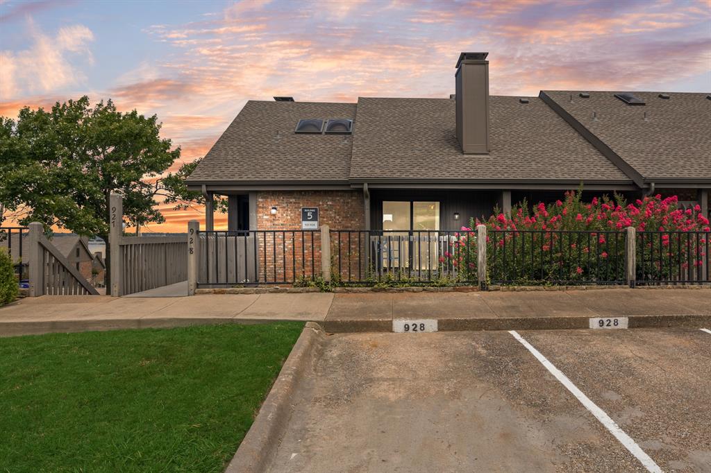 928 Signal Ridge Place Rockwall, TX 75032 - Photo 2 of 35