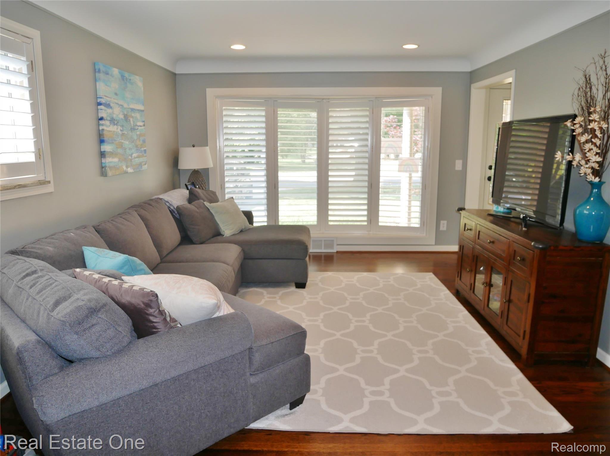 4031 Normandy Road Royal Oak, MI 48073 - Photo 3 of 18 living rm.JPG