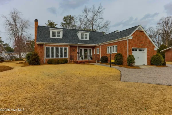 $324,900 | 413 East Southerland Street, Wallace, NC 28466