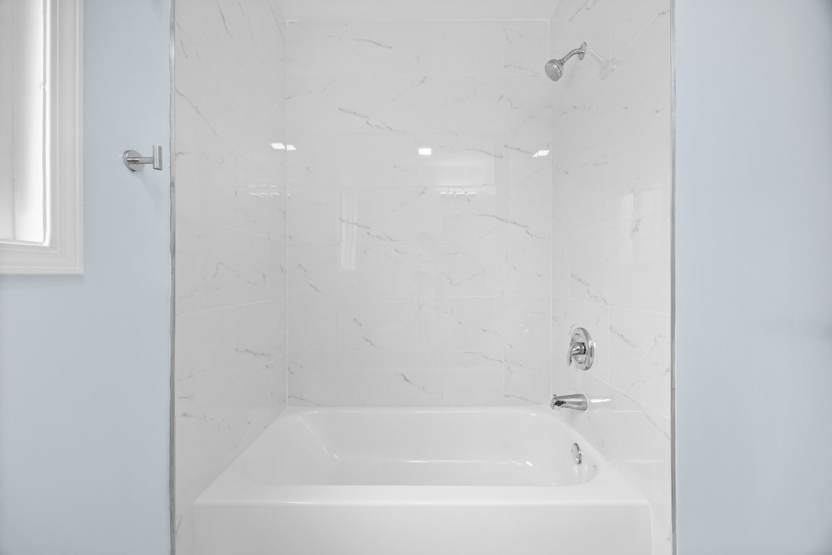 1415 North Taft Avenue Berkeley, IL 60163 - Photo 13 of 24 a close view of a bathtub in a bathroom