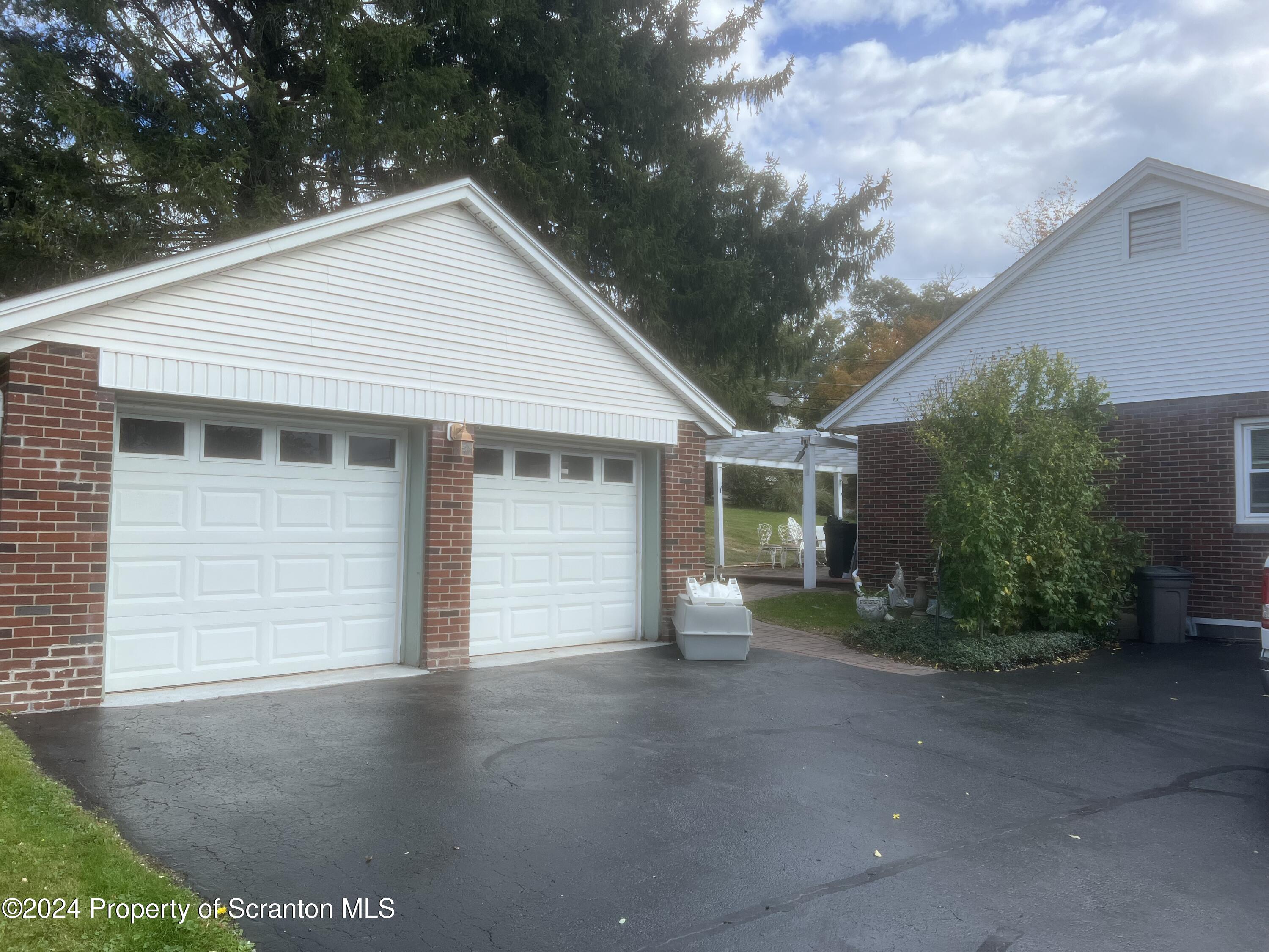 908 South Abington Road Clarks Summit, PA 18411 - Photo 2 of 11 Gallery Image 2