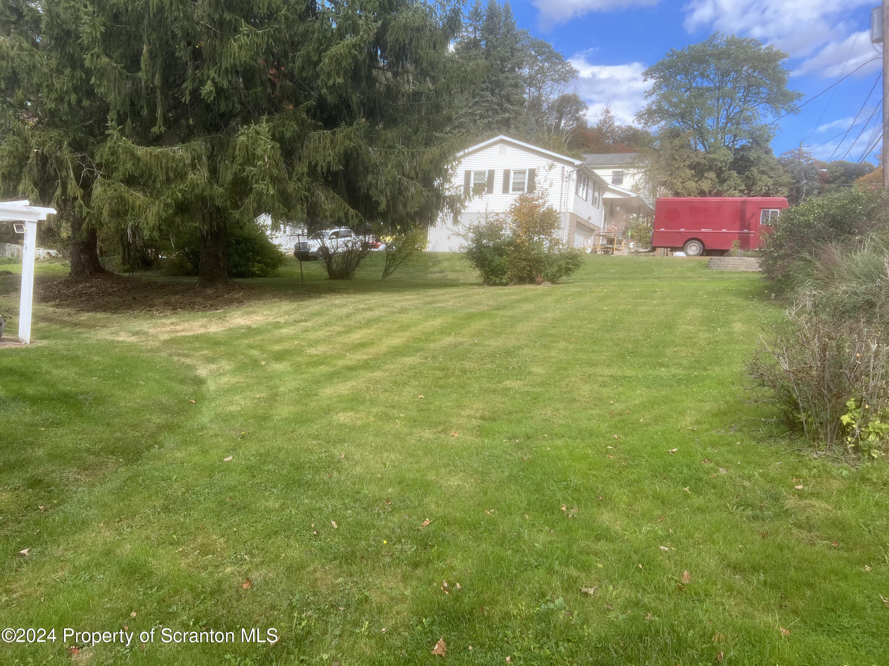 908 South Abington Road Clarks Summit, PA 18411 - Photo 4 of 11 Gallery Image 4