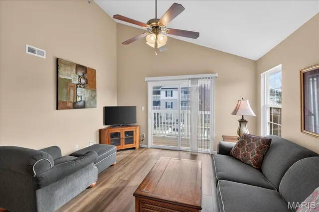 $172,500 | 2490 Lampong Drive, Unit 300C, St. Louis, MO 63125