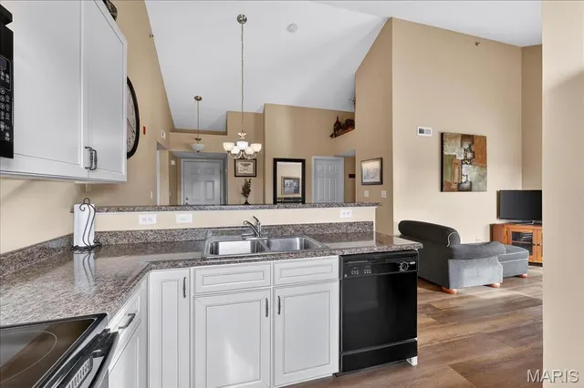 $172,500 | 2490 Lampong Drive, Unit 300C, St. Louis, MO 63125