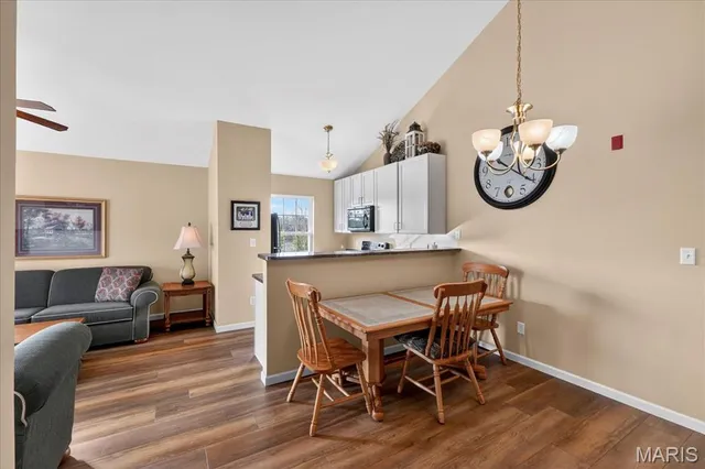 $172,500 | 2490 Lampong Drive, Unit 300C, St. Louis, MO 63125