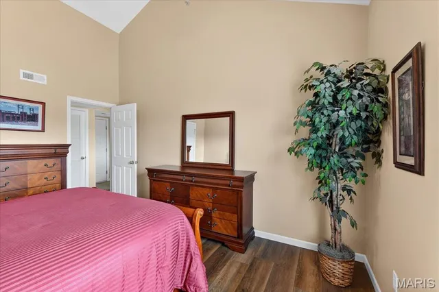 $172,500 | 2490 Lampong Drive, Unit 300C, St. Louis, MO 63125