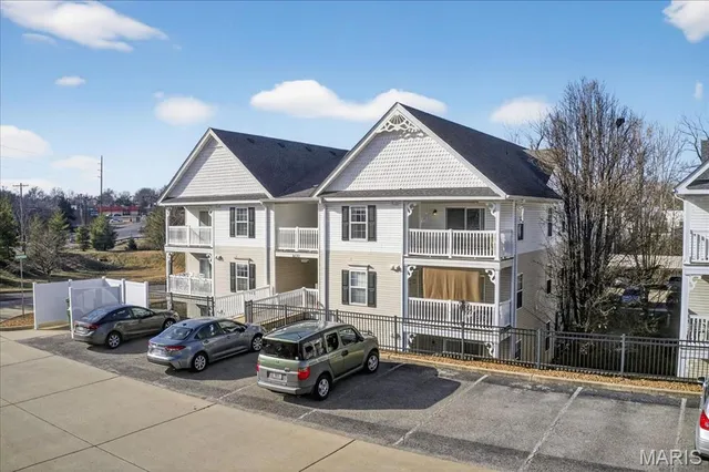 $172,500 | 2490 Lampong Drive, Unit 300C, St. Louis, MO 63125