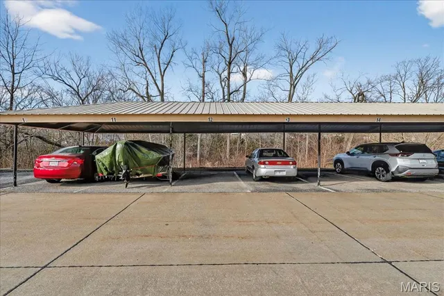 $172,500 | 2490 Lampong Drive, Unit 300C, St. Louis, MO 63125