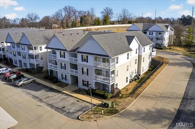 $172,500 | 2490 Lampong Drive, Unit 300C, St. Louis, MO 63125