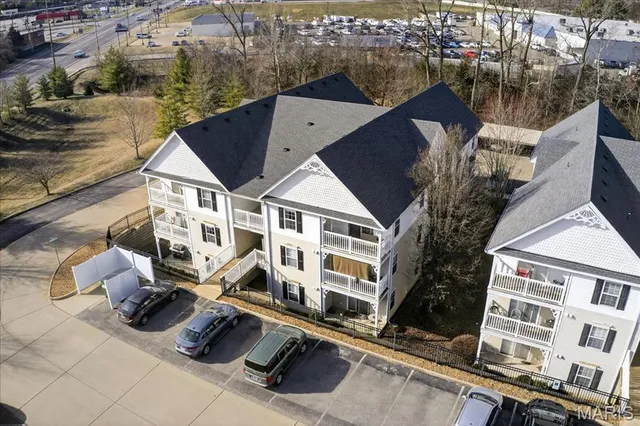 $172,500 | 2490 Lampong Drive, Unit 300C, St. Louis, MO 63125
