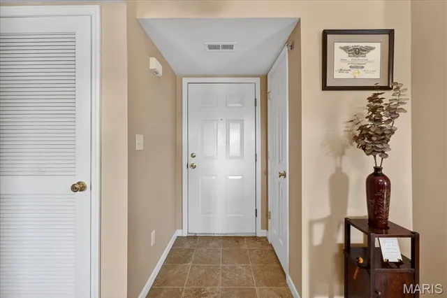 $172,500 | 2490 Lampong Drive, Unit 300C, St. Louis, MO 63125