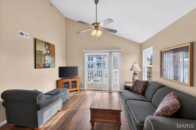 $172,500 | 2490 Lampong Drive, Unit 300C, St. Louis, MO 63125