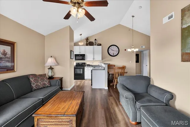 $172,500 | 2490 Lampong Drive, Unit 300C, St. Louis, MO 63125