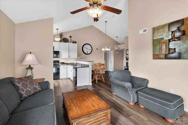 $172,500 | 2490 Lampong Drive, Unit 300C, St. Louis, MO 63125