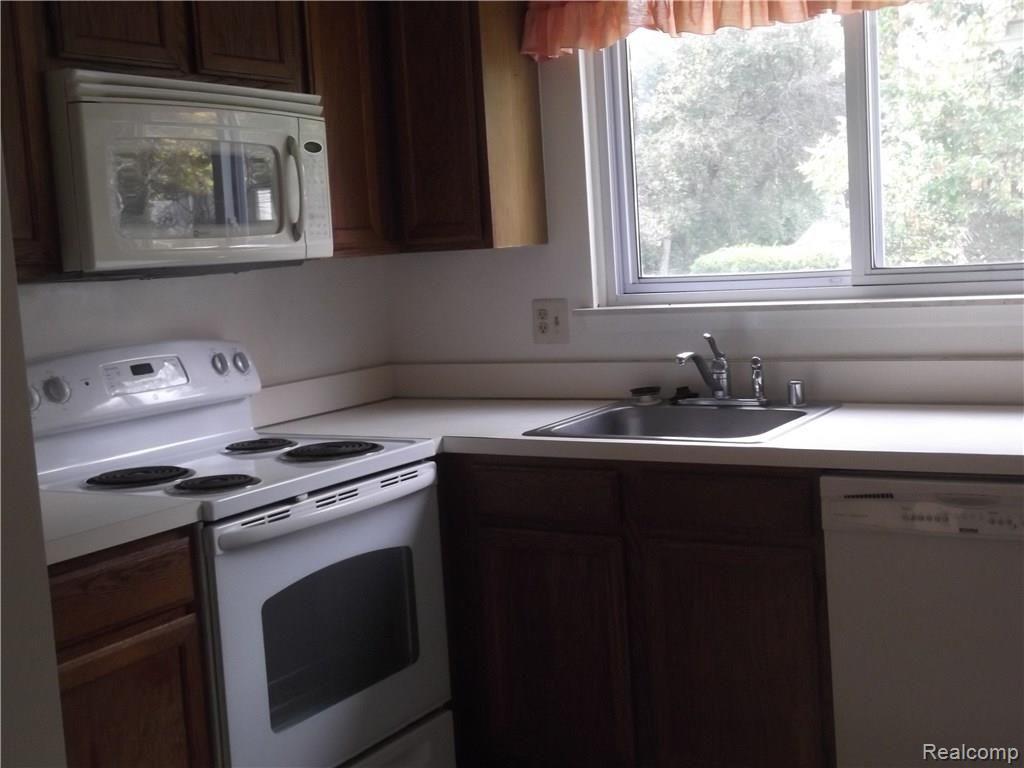 368 Dalton Drive Rochester, MI 48307 - Photo 21 of 25 Dalton 015.JPG