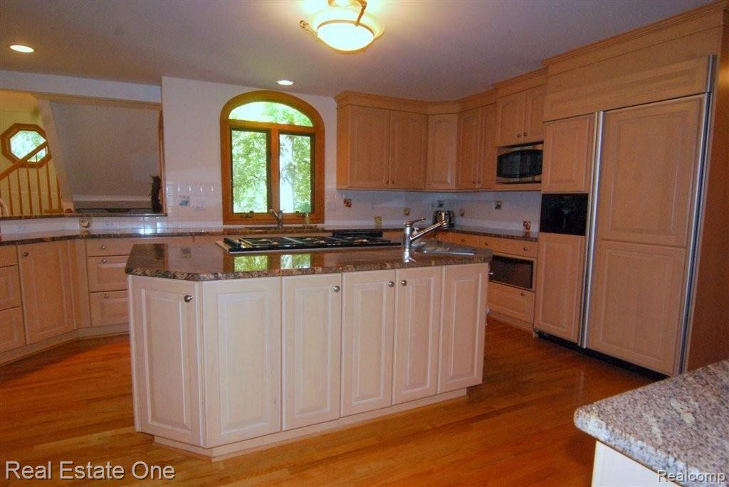 644 Rudgate Road Bloomfield Hills, MI 48304 - Photo 9 of 43 kitchen.JPG