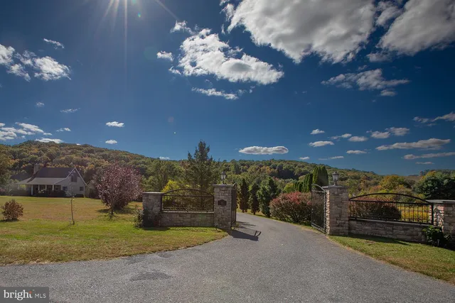 $779,900 | 100 Kohlers Hill Road, Kutztown, PA 19530