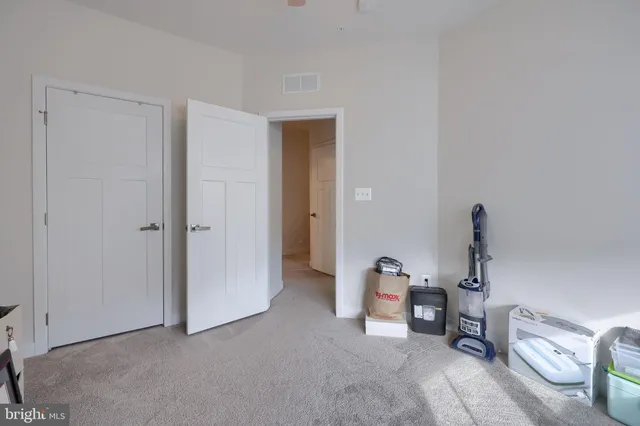 a view of the livingroom with furniture