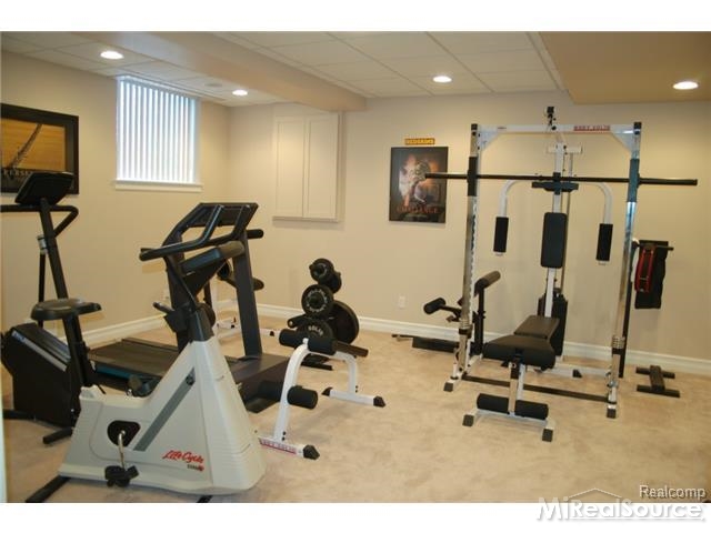 476 Oakbridge Drive Rochester, MI 48306 - Photo 30 of 38 31227983-29.JPG