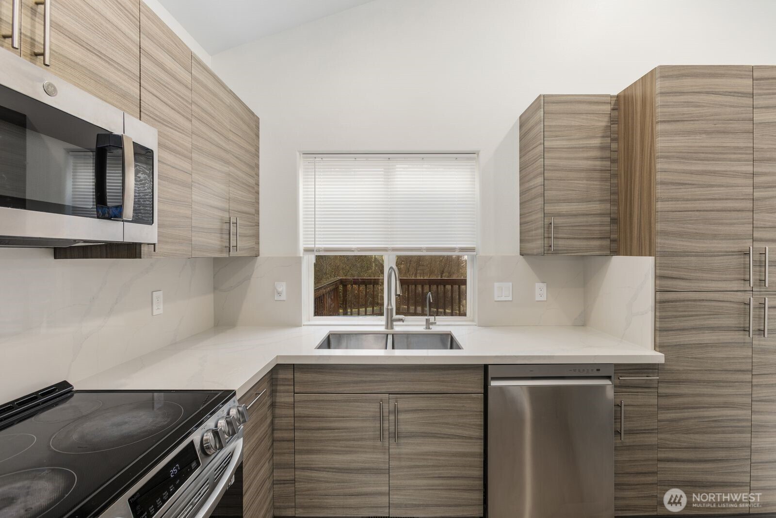21659 Southeast 239th Place Maple Valley, WA 98038 - Photo 12 of 34